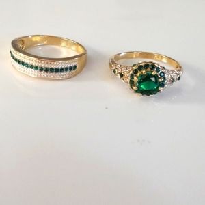 New ring set 14k gold plated w emerald green simulated